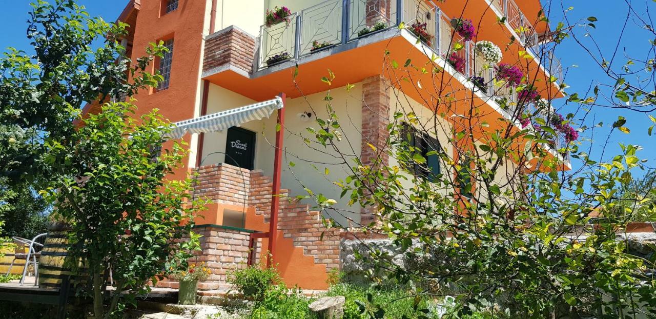 Guest House Slatki Snovi Knin Eksteriør billede